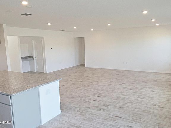 5th image of 6275 Moonrise Dr