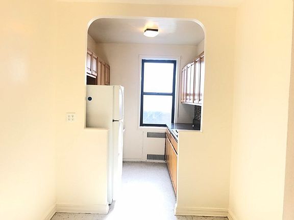 5th image of 4216 80th St APT 3S