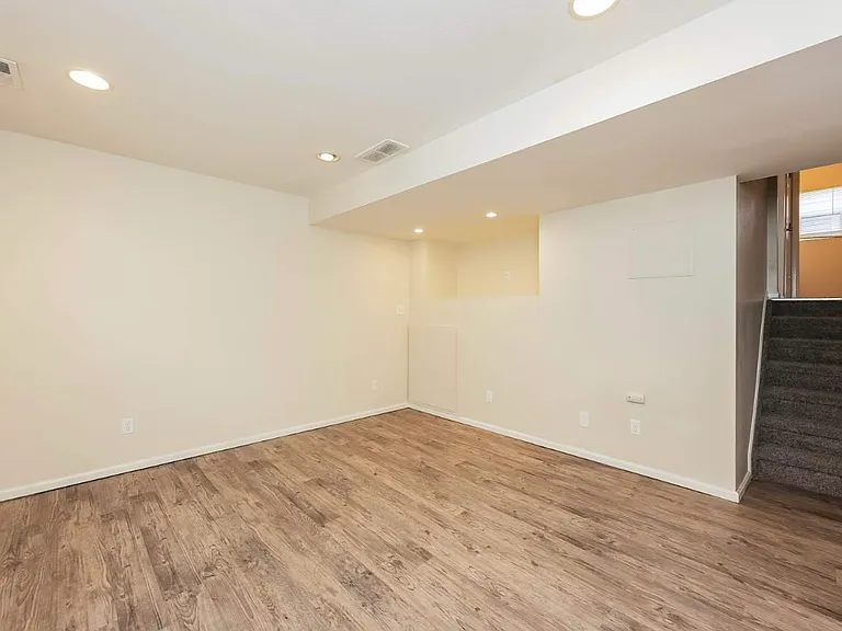 602 NE Housley Ave #4 — Photo 9