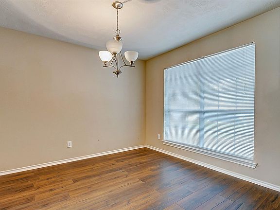 5th image of 16935 Hampton Glen Ct