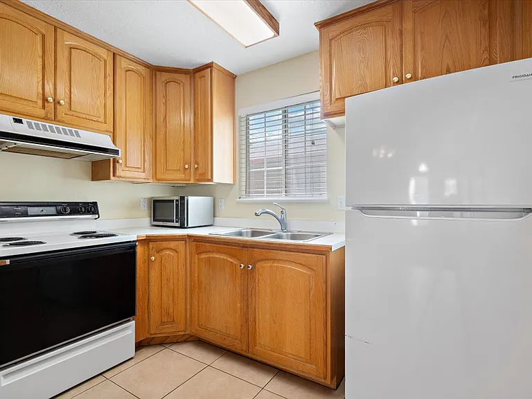 876 N 600 W #29 — Photo 9