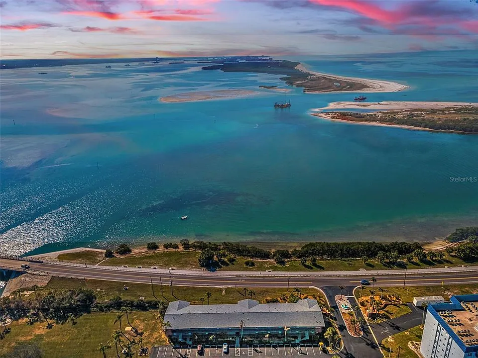 2 Causeway Blvd #208