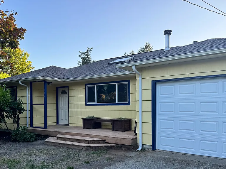 306 35th Ave NE — Photo 1