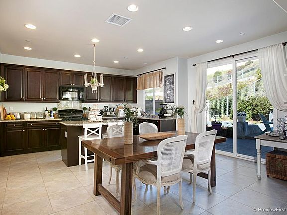 3rd image of 1014 Woodcrest Ln