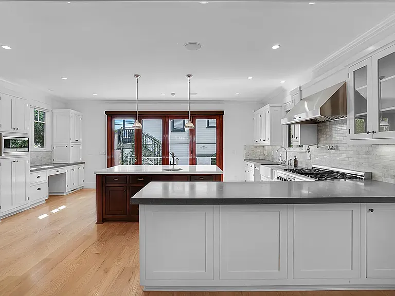 44 Sunset Ave — Photo 13