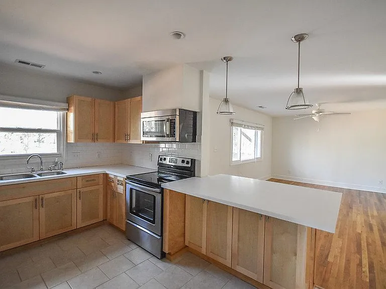 190 Midland Rd — Photo 3
