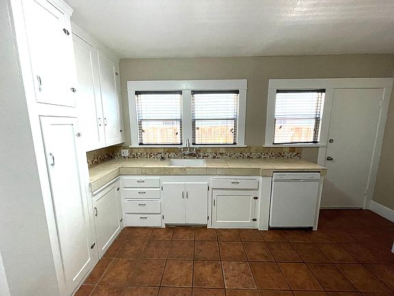 2nd image of 741 Gladys Ave #741