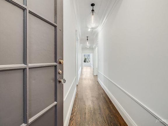 2nd image of 1950 Sacramento St #1