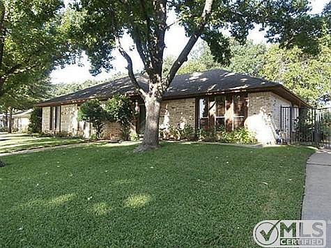 1st image of 2706 Burnwood Ct