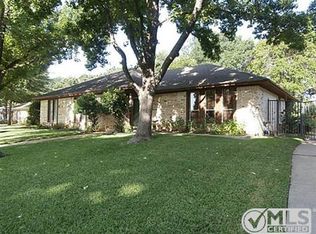 2706 Burnwood Ct, Arlington, TX 76016