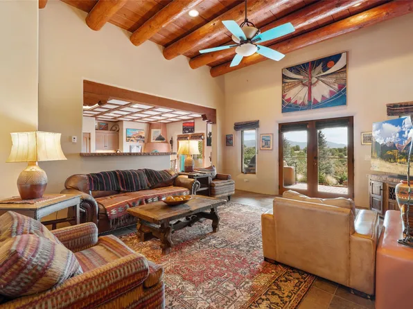 10 Calle De Montanas, Santa Fe, NM 87507