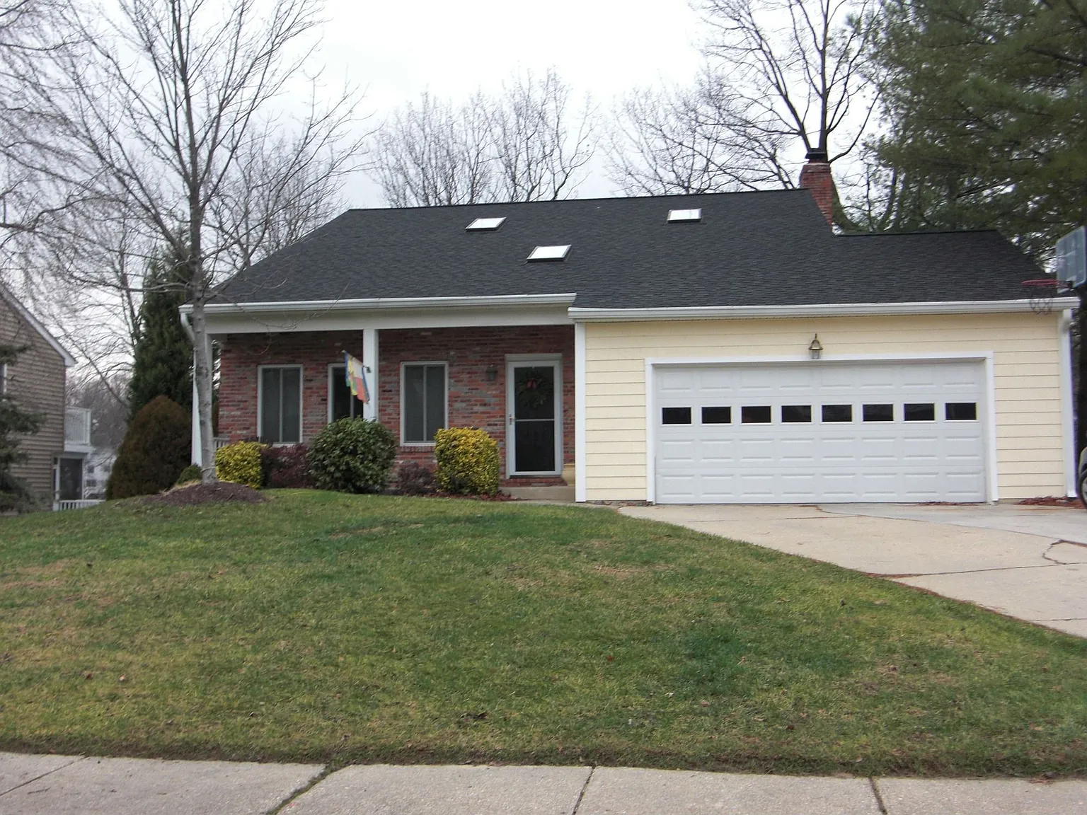 252 Tolstoy Ln photo 1