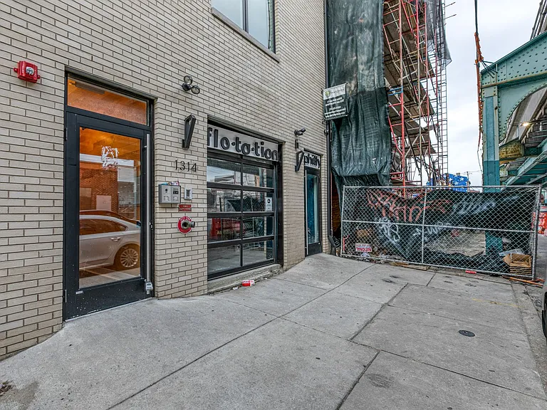 Brand New Luxury Apartments — Photo 6