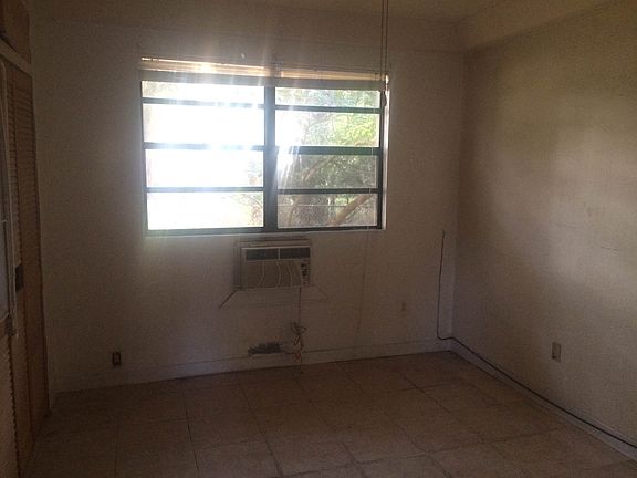 5th image of 1137 Holden Ave