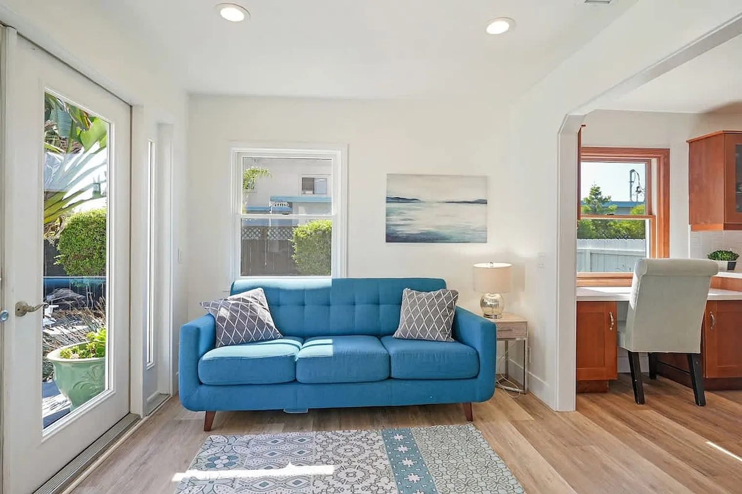 3 bed, 2.0 bath, 839 sqft, $9,884 — Photo 3