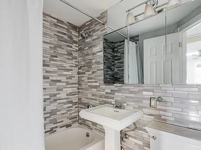 234 W 14th St #5B — Photo 13
