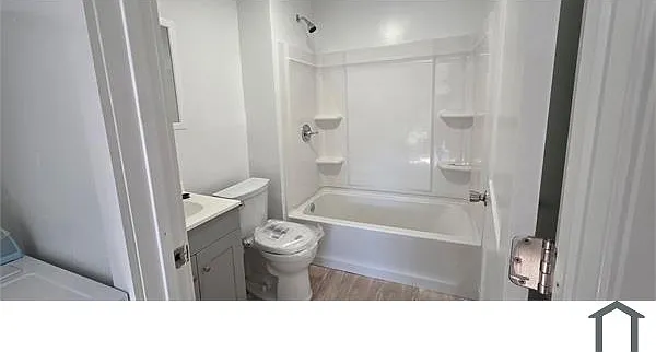 305 N Kendall St — Photo 6