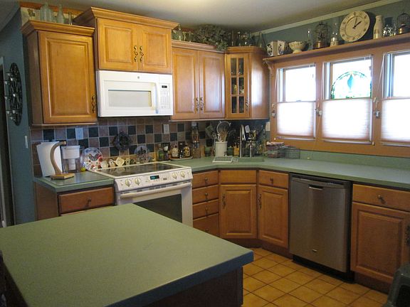 5th image of 298 Duck Pond Dr S