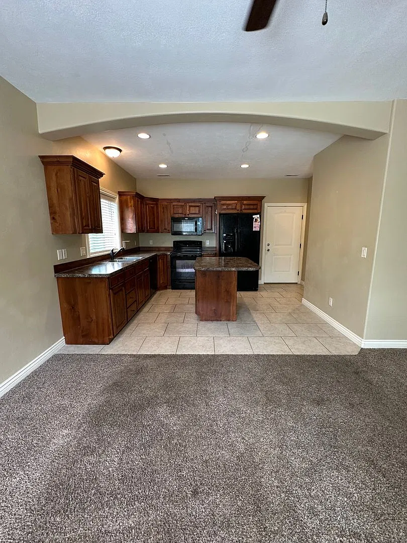 565 Pioneer Rd — Photo 2