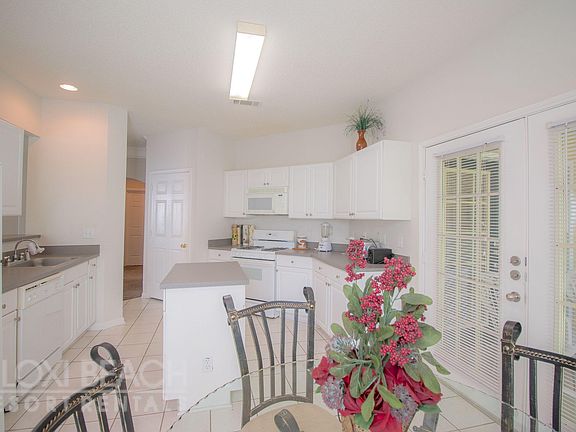4th image of 2252 Beach Dr
