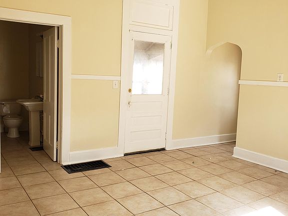 3rd image of 618 S Harlan Ave