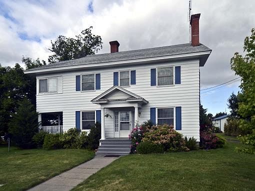 1st image of 365 NW Evans Ave