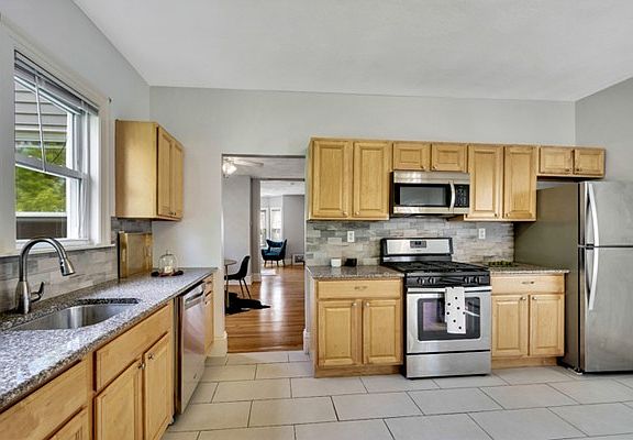 2nd image of 79 Flint St #2