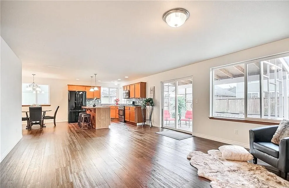 4 bed, 2.5 bath, 2152 sqft, $3,300 — Photo 2
