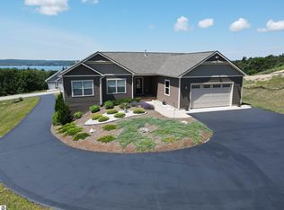 8087 S Bingham Rdg, Traverse City, MI 49684