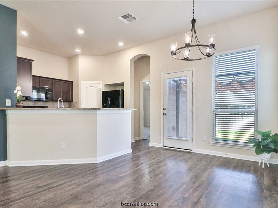 2104 Stubbs Dr, Bryan, TX 77807 Zillow