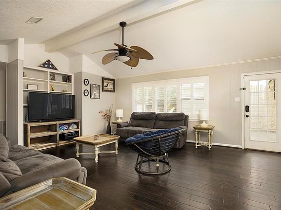 5th image of 900 Polly St
