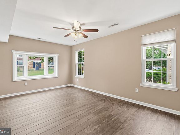 5th image of 2320 Weymouth Ln