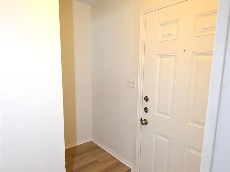 1202 Southport Dr #D — Photo 11