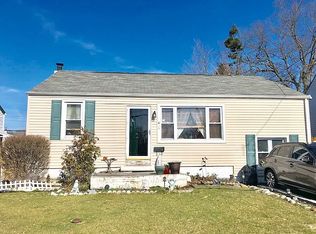 16 Mill Creek Rd, Levittown, PA 19057