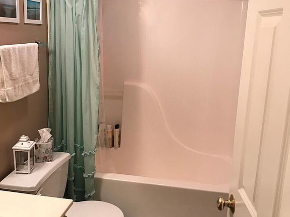 3rd image of 2218-2220 Stori Ln