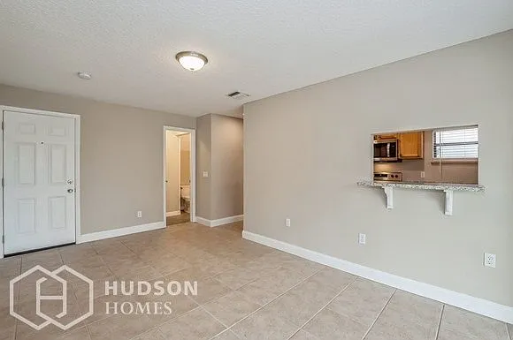 3 bed, 3.0 bath, 1721 sqft, $2,425 — Photo 4
