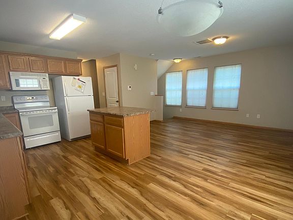 4th image of 15205 Alpine Dr #15205