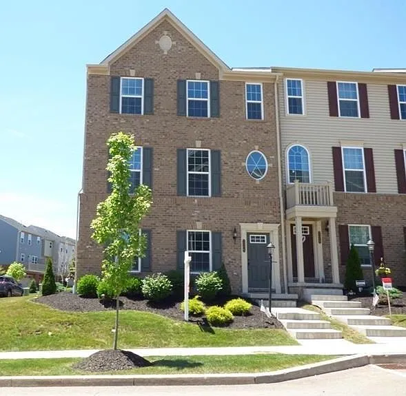 226 Thornapple Ln photo 1