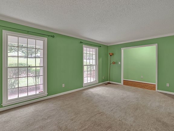 3rd image of 1037 Shades Glen Dr