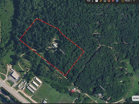 2nd image of 221 Woodridge Ln