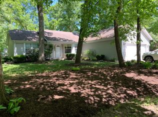 4 Dartmouth Ct, Streamwood, IL 60107