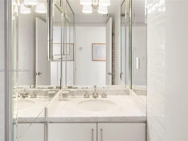 2555 Collins Ave #2014 — Photo 28