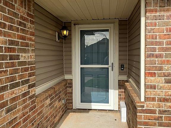 4th image of 9601 Lauren Dr
