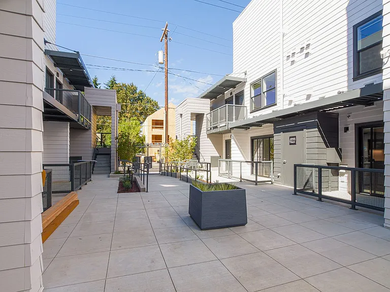 Overlook Flats — Photo 17