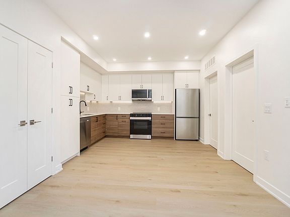 4th image of 373 Iberville St #4