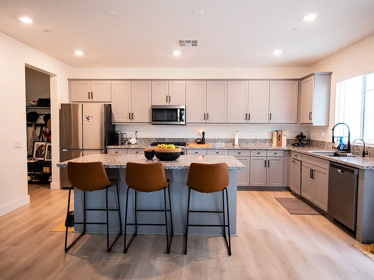 17033 Zion Dr — Photo 7