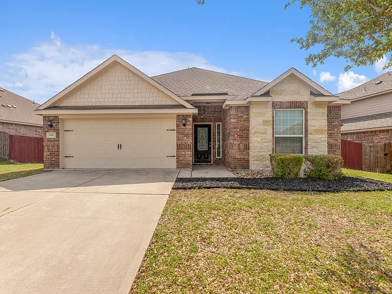 1805 Mesquite Ln — Photo 1