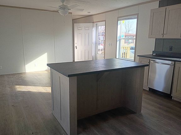 4th image of 4809 W Windsor Rd #A15