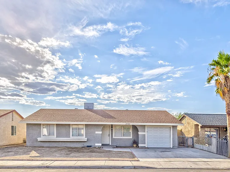 3757 Longfellow St — Photo 1