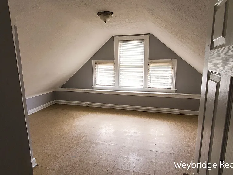 Ruth 1524 — Photo 12